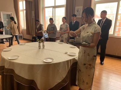 管理系举行酒店管理专业学生技能风采展示活动-中餐主题宴会设计